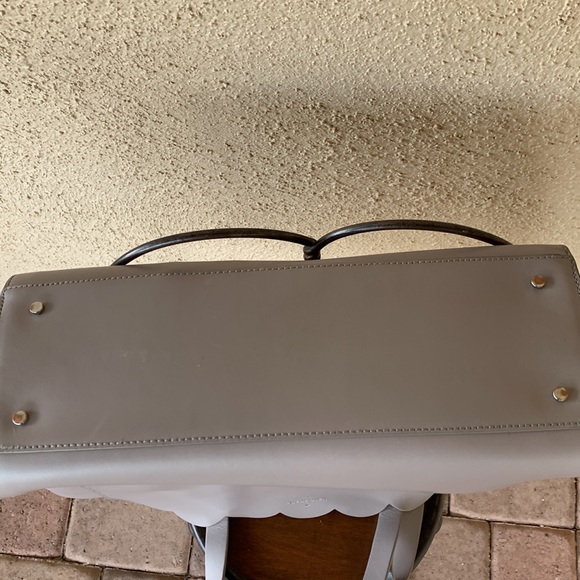 Kate Spade ♠️ Light grey tote with navy accents. - Picture 8 of 9